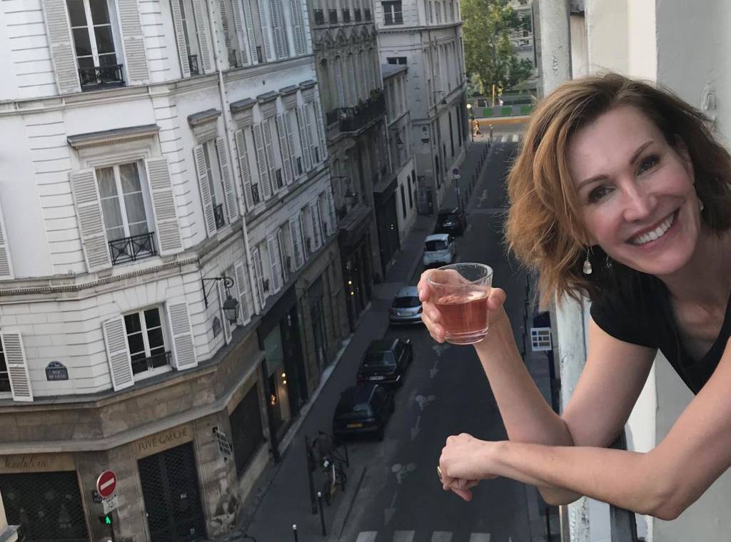 Image of actor Courtney Walsh in Paris